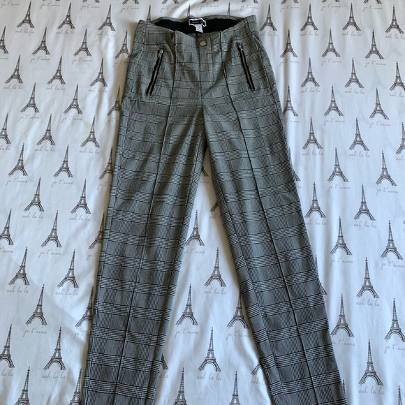 BLACK AND WHITE PLAID TIGHT CAPRIS - Picture 2 of 6